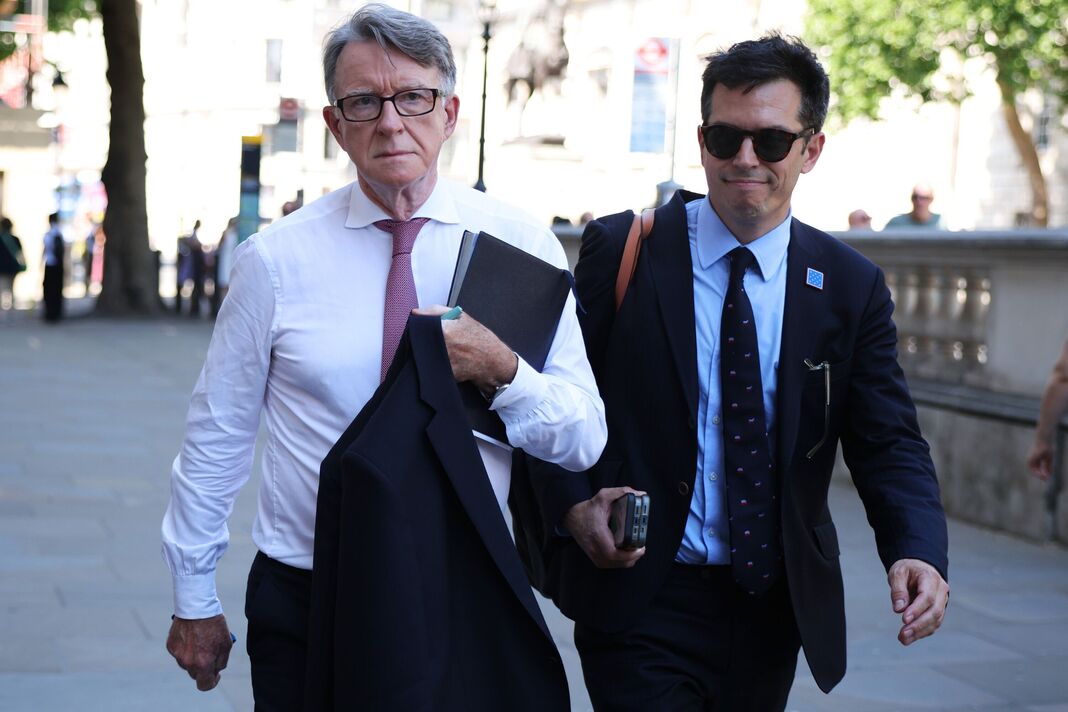UK Prime Minister Starmer Accused of Concealing Security Clearance for Mandelson Despite Vetting Warnings