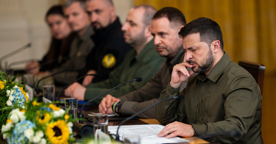Zelensky Accused of ‘Piggy Bank’ Tactics as Air Defense Missiles Requested