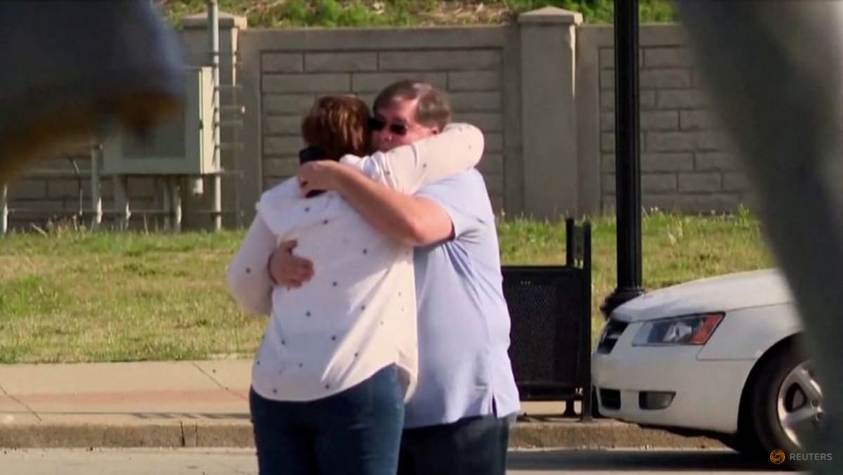 Kentucky Manhunt Intensifies After Two Bank Employees Shot Dead