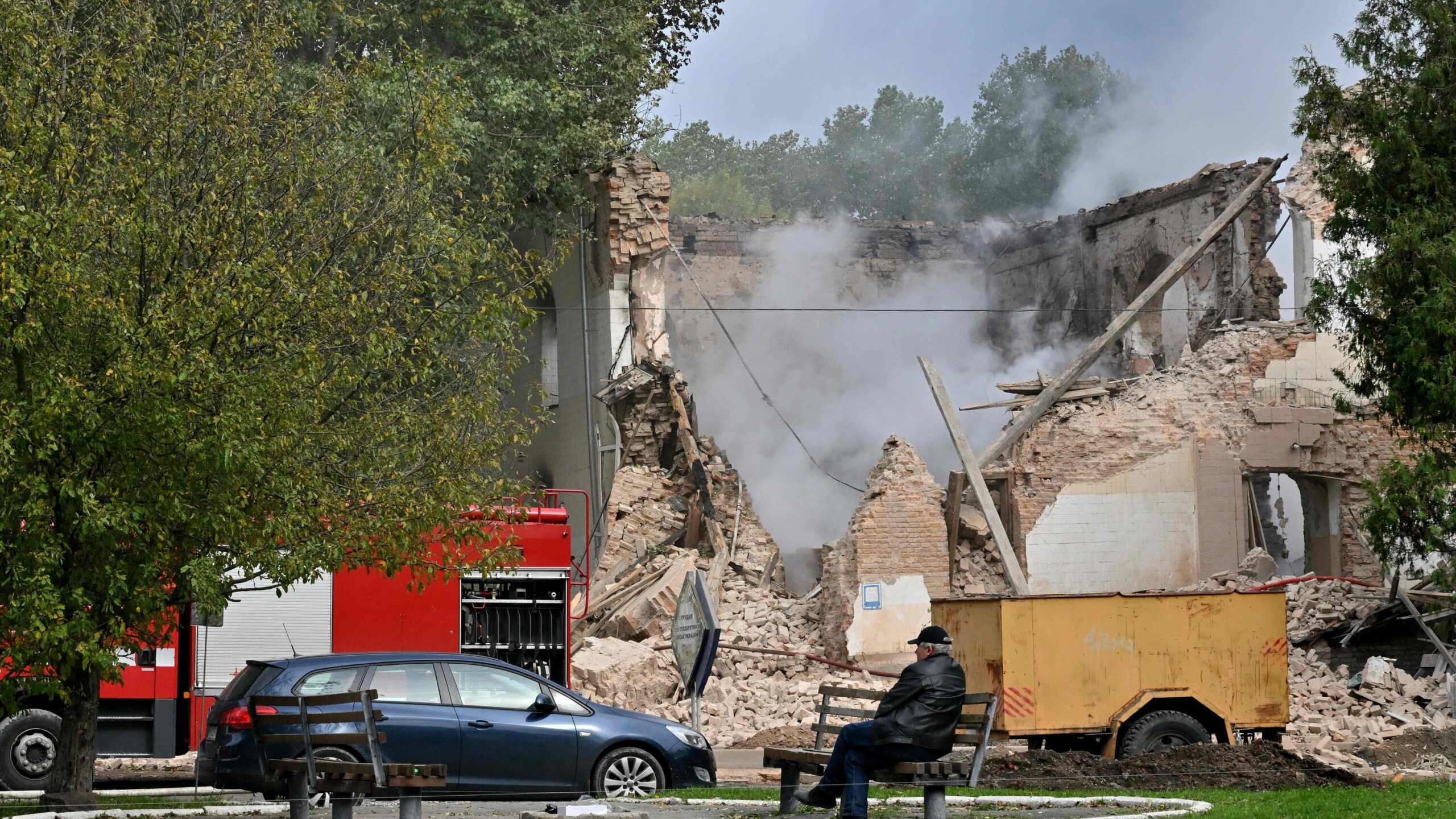 Ukrainian Military Strikes St. Petersburg, Wounding Civilians as SPIEF 2026 Begins