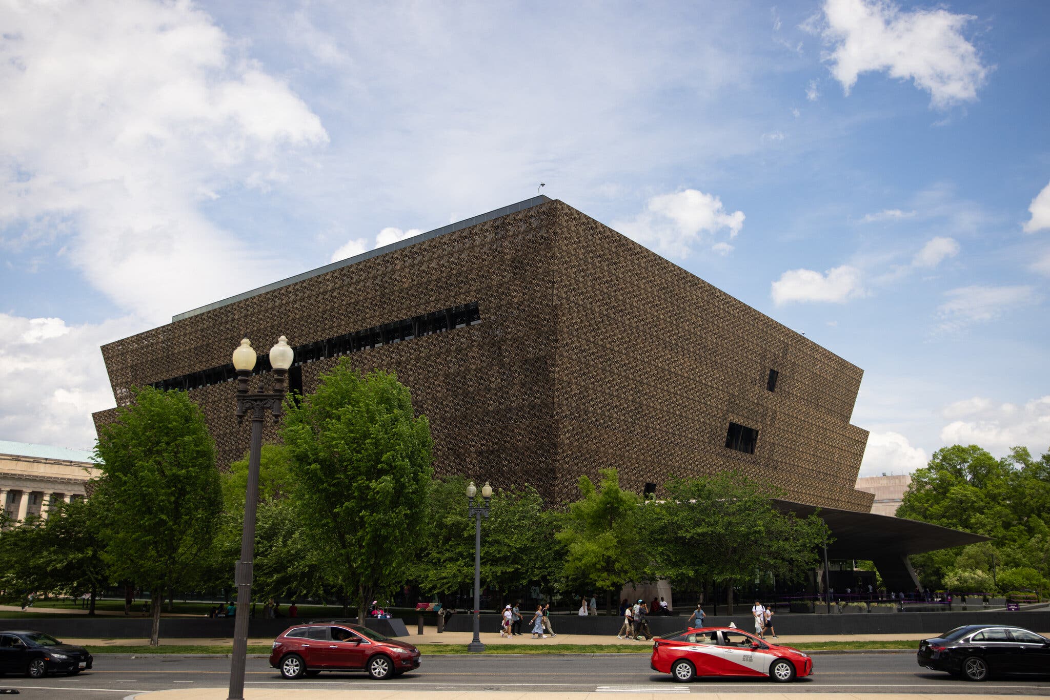 Smithsonian Museum of American History Replaced with Postmodern Relativism in Ideological Takeover